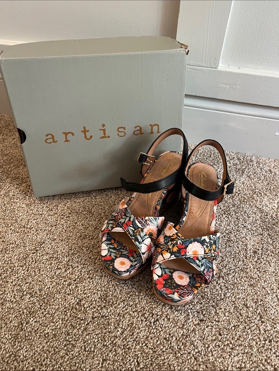 Artisan Shoes - Artisan Black Floral Wedge Sandals with Multicolor Blooms